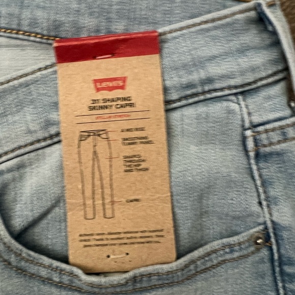 Levi's Plus Size Levi's 311 Shaping Capris-Size 18W - Picture 5 of 9
